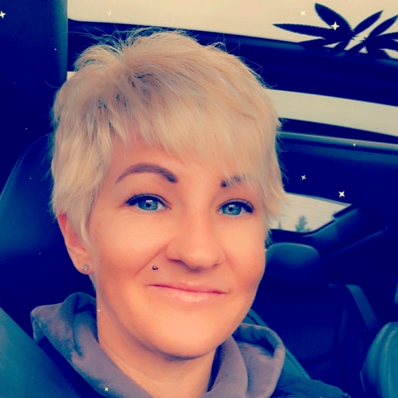 Meet your Posher, Liz - Picture 1 of 1